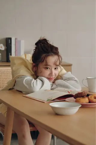 ミディアム カラー ENIF ツキのヘアスタイル