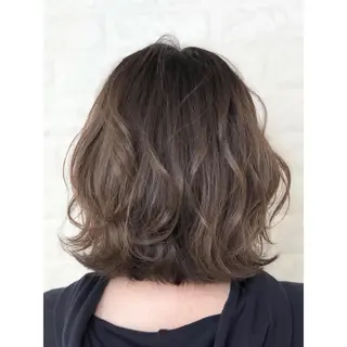 ショート カラー KIZU 髪質改善 怪談を語る美容師のヘアスタイル