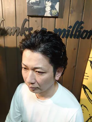 メンズ パーマ サンフラット所属・岡林 選のヘアスタイル