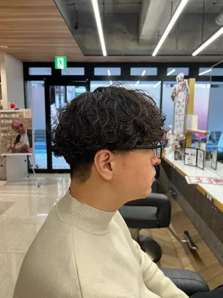 ミディアム パーマ メンズ 🪐メンズ特化 ヤマクラ　タイキのヘアスタイル