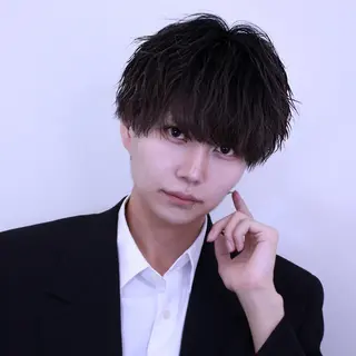 メンズ ラウンドマッシュ/ フェザーショート大阪のヘアスタイル