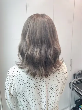 ミディアム レイヤーカット✂︎ ハイトーン🧋ひろむのヘアスタイル