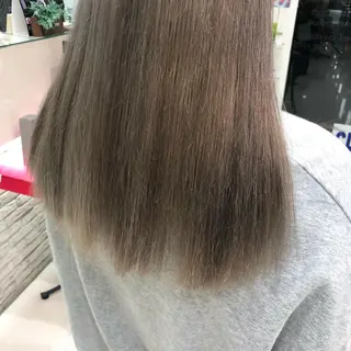 ロング 岩戸優奈 束感まつげ ピンク/ベージュのヘアスタイル