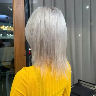 ミディアム 吉田 葉音のヘアスタイル