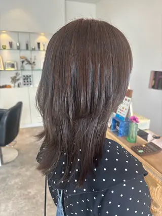 ミディアム 亀田 萌奈のヘアスタイル