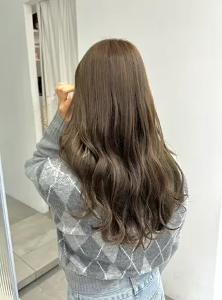 カラー ブリーチなし 寒色カラーのヘアスタイル