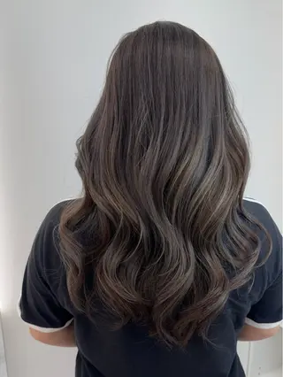 ロング WHITELY     Shibuya所属・プライベートサロン Akane🤍のヘアスタイル