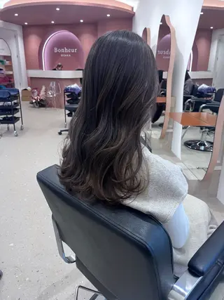 セミロング カラー 吉田 美優のヘアスタイル