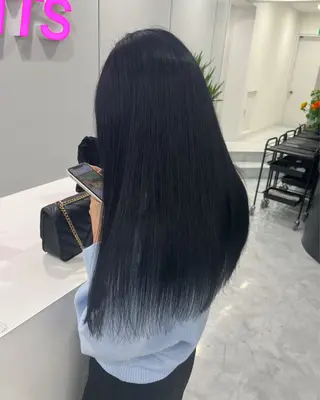 ロング カラー 🩵色落ち可愛い 寒色カラー🩵のヘアスタイル