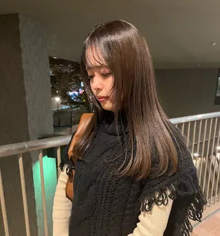 セミロング あやか/ベージュ /透け感カラーのヘアスタイル