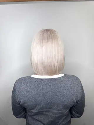 ショート カラー ブリーチカラー🦖 岡部木乃夏のヘアスタイル