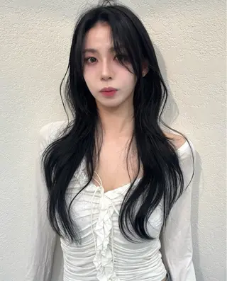 ロング salowin 原宿 aroa所属・韓国／ハッシュカット ／透明感カラー／金野のヘアスタイル