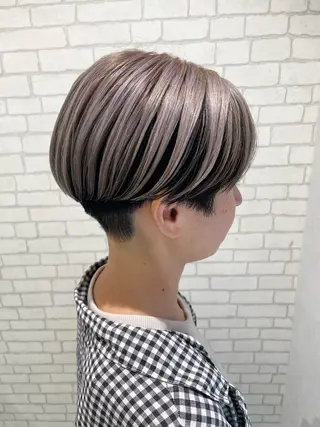 ショート 透明感ハイライト◎ 伊藤夏海のヘアスタイル