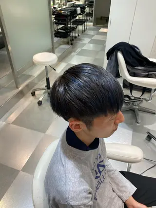 カラー メンズ コテ巻き風パーマ 藤澤　知彌のヘアスタイル