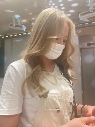 ロング カラー 艶ハイトーン👑♡ NATSUKIのヘアスタイル