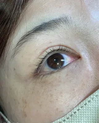 マツエク・マツパ cure所属・井上 真里奈のヘアスタイル