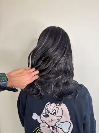 ミディアム カラー ハイライトカラー✨ グレージュ✨鎌倉光洋のヘアスタイル