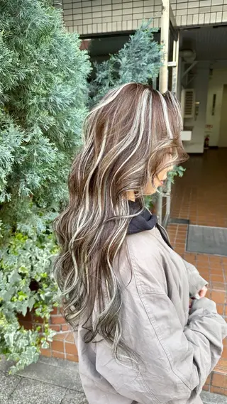 ロング カラー Cure2所属・🌈白いハイライト 🌈 🐶ノザワ🐶のヘアスタイル