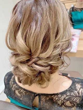 ヘアアレンジ GRANLUSSO 〜グランルッソ駅前店所属・木口 嘉美のヘアスタイル