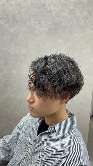 ミディアム パーマ メンズ GO TODAYシェアサロン大名店所属・濵武 尚人のヘアスタイル