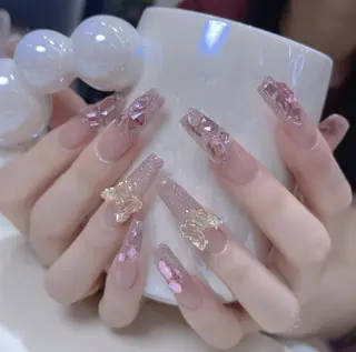 ネイル Queens ゲンのネイルデザイン