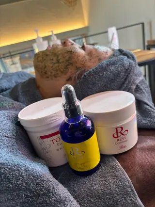 ハーブピーリング/韓国肌管理/フェイシャル/毛穴洗浄/眉毛/顔脱毛【糸脱毛専門】rev所属・ハーブピーリング🌹 毛穴洗浄❤️眉waxのエステ・リラクイメージ