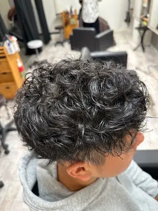 ミディアム パーマ メンズ 福山 宏介のヘアスタイル
