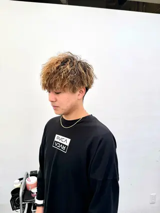 ミディアム パーマ ヘアアレンジ メンズ 顔まわりカット の達人のヘアスタイル