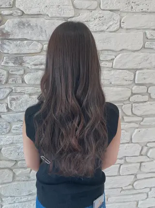 ロング カラー 浅岡 のどかのヘアスタイル