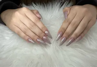 ネイル H’ami nailsalon 新大久保店所属・リサ 長さだし✨のネイルデザイン