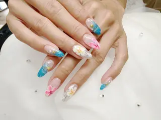 ネイル Fairyフェアリーネイルサロン所属・シズ セキのネイルデザイン