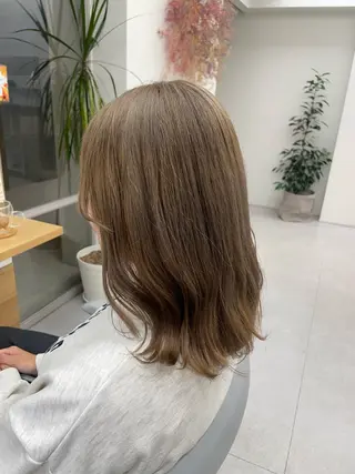 ミディアム カラー Beautism Elm所属・鐙 理子のヘアスタイル