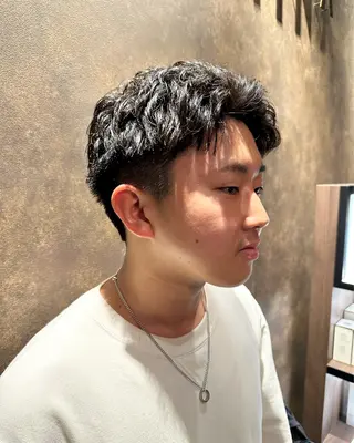 メンズ 齊藤政太 顔周り カット 透明感カラーのヘアスタイル