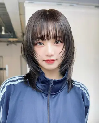 セミロング タナベ アミのヘアスタイル