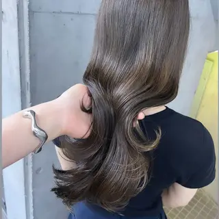 セミロング カラー カジュアルを女っぽく 𝗮𝘆𝗮𝗰𝗼のヘアスタイル