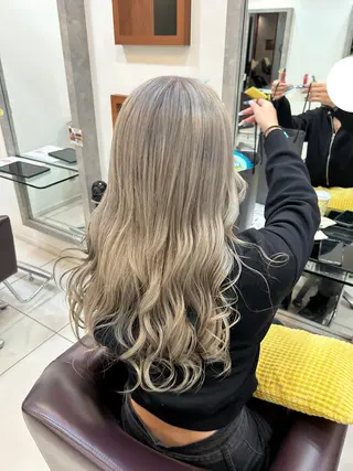 カラー トップスタイリスト 林すずかのヘアスタイル
