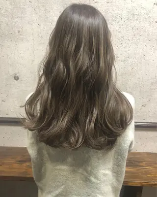 ロング カラー 江原 彩華のヘアスタイル