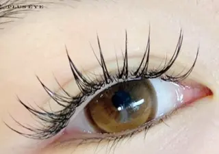 マツエク・マツパ まつ毛エクステ・眉毛専門店 プラスアイ赤羽東口店所属・山本 莉央のマツエク・マツパデザイン