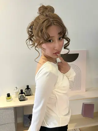 ロング ユナ/ダブルカラー ベージュ ボブカットのヘアスタイル