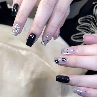 ネイル RAFFINE 月🦋🩵のネイルデザイン