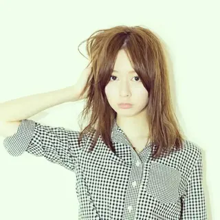 ミディアム セミロング カラー パーマ iplus まつげ、眉毛、耳つぼのマツエク・マツパデザイン