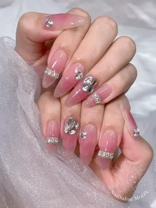 MoON...❤︎ MeGuのネイルデザイン