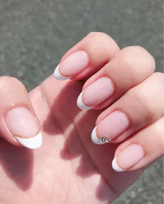 ネイル ホワイトニング専門サロンGLOW所属・GLOW a_nailのネイルデザイン