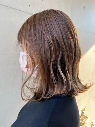 ミディアム カラー 岸田 莉奈のヘアスタイル