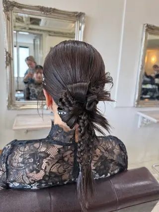 ロング Maho/海外 レイヤー/ハイトーンのヘアスタイル