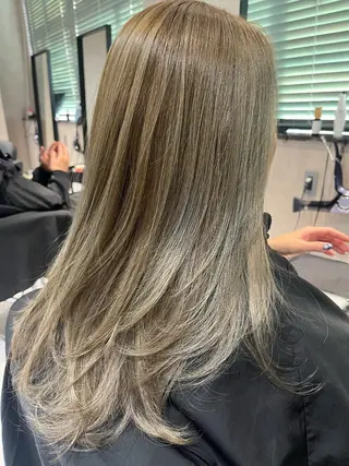 セミロング カラー room肥後橋所属・room ヨネヤマのヘアスタイル