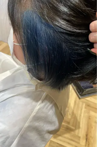 カラー 岡村 真子のヘアスタイル