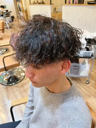 パーマ メンズ ハイトーンカラー 坂本 翼のヘアスタイル