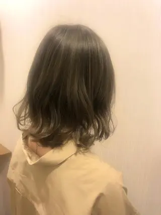 ミディアム カラー 新井 友菜のヘアスタイル