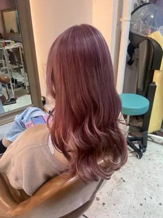 ロング タツキ／レイヤー／ パーマ／艶カラーのヘアスタイル